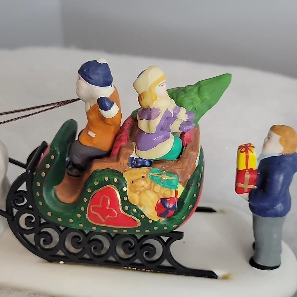 1997 Vintage Lemax Dickensvale Porcelain Loading the Gifts Figurine Collectible